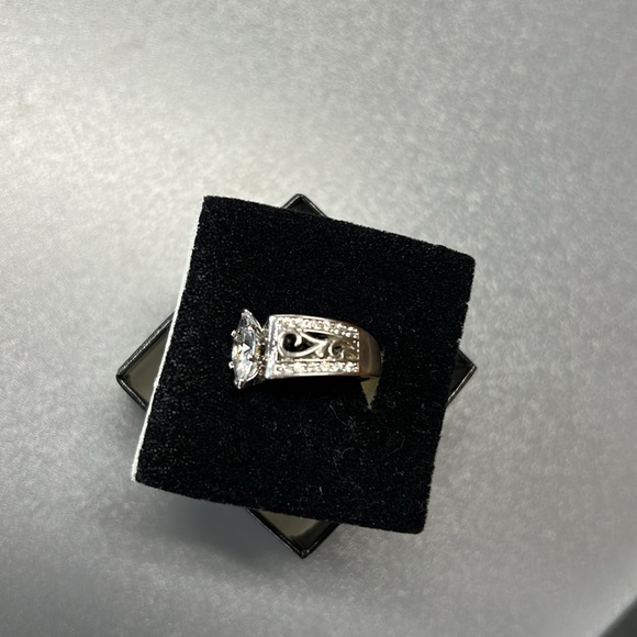 Sterling Silver Diamond Ring - Picture 8 of 8